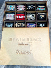 Cargar imagen en el visor de la galerΓa, Caja personalizada con 12 sets β€οΈ
