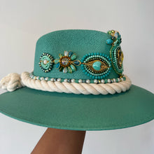 Load image into Gallery viewer, Sombrero sagrado corazón
