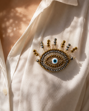 Cargar imagen en el visor de la galería, Broche eye dorado
