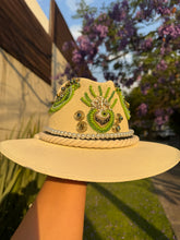 Cargar imagen en el visor de la galería, Sombrero green eye (incluye envío)
