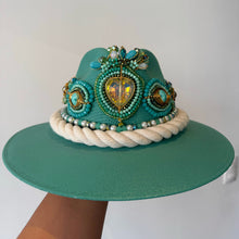 Load image into Gallery viewer, Sombrero sagrado corazón
