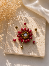 Load image into Gallery viewer, Broche flor roja
