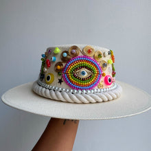 Cargar imagen en el visor de la galería, Sombrero arcoíris 🧿
