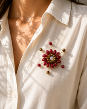 Load image into Gallery viewer, Broche flor roja
